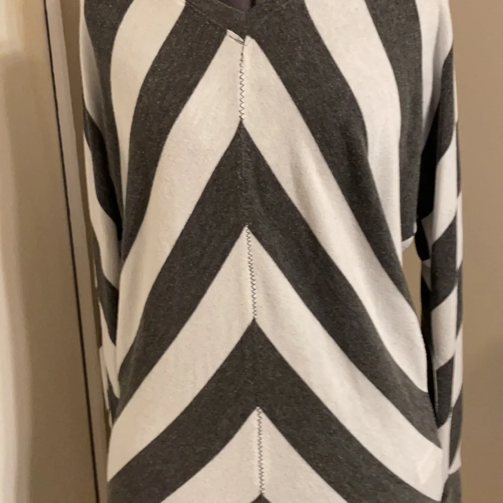Forever 21 sweater - Picture 2 of 2